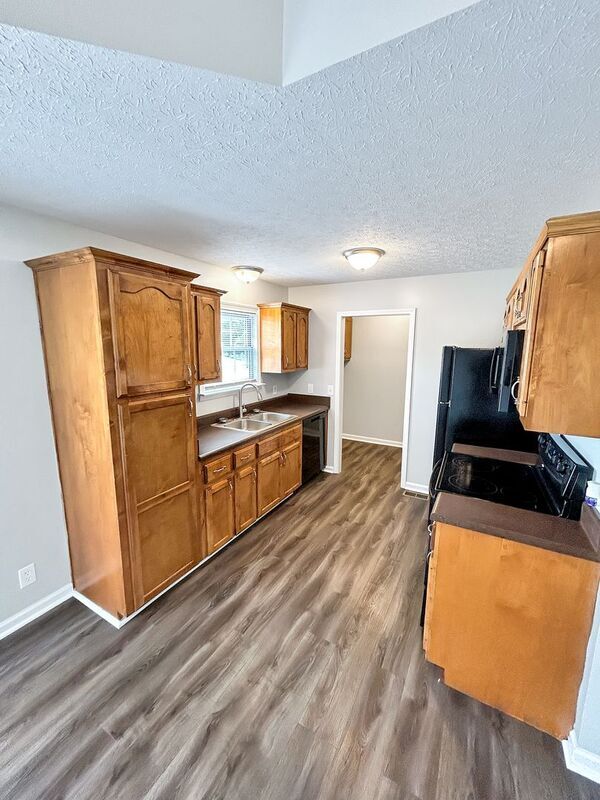 Building Photo - 130 Phillip Dr