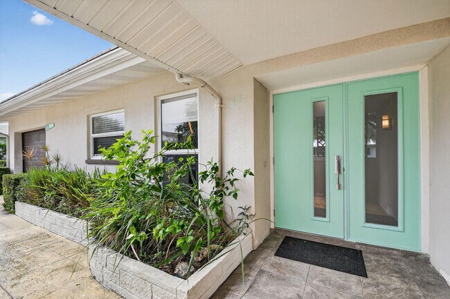 Building Photo - 113 Park Ln E