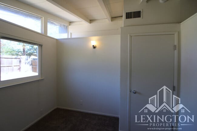 Building Photo - 3821 El Oro St