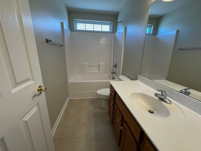 Building Photo - MOVE-IN READY! **Move-in Special** $250 of...
