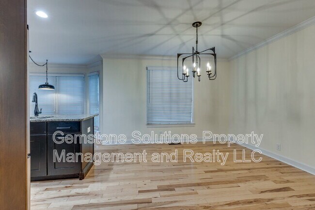 Building Photo - 221 Adams Ct