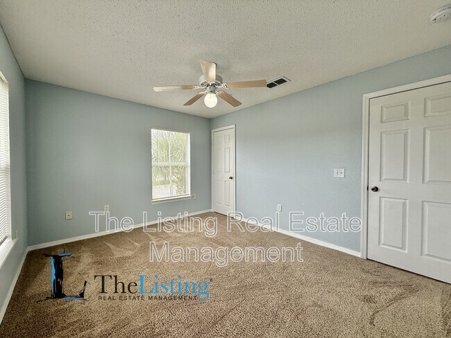 Building Photo - 18001 Richmond Pl Dr