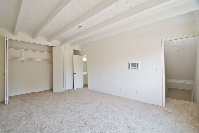 Building Photo - ot1708