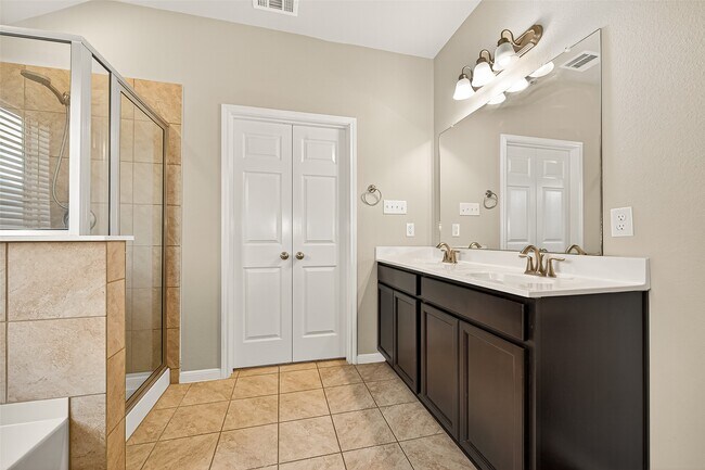 Building Photo - 7219 Victorville Dr