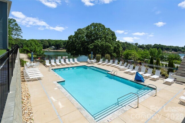 Building Photo - 7113 Brookview Ln