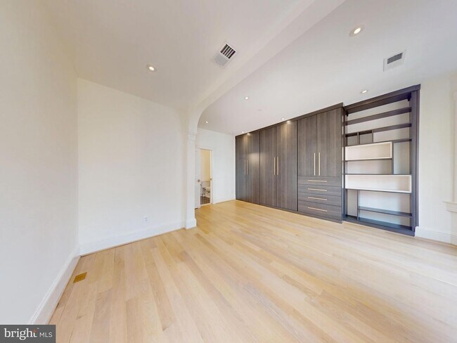 Building Photo - 1808 Riggs Pl NW