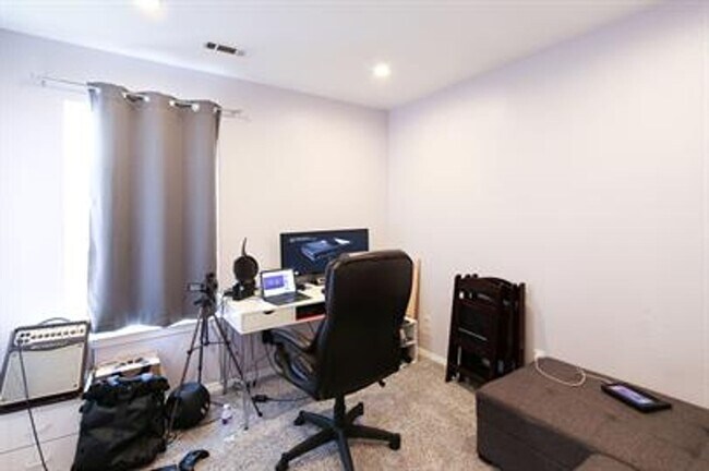 Building Photo - 1243 Oleander Ln
