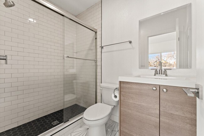 Building Photo - MidTown Gem - Fully Renovated W Large Rooms