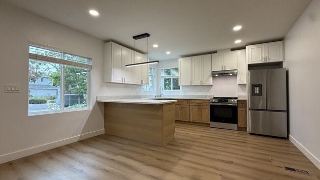 Building Photo - 3BD/2BA - Charming Updated Rose Garden Home Near The Alameda