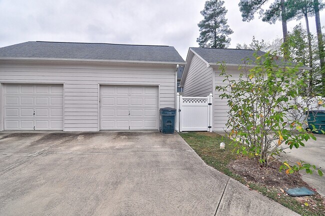 Building Photo - Light, Bright Governor's Village Townhome