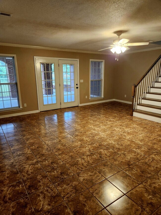 Building Photo - 350 Swindall Cir