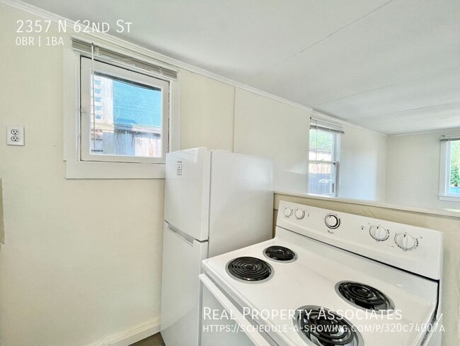 Building Photo - Private Cottage Studio Unit! **2 Block to ...