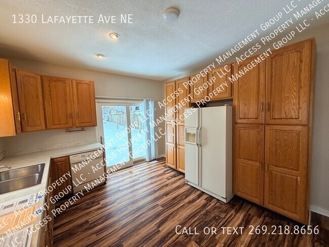 Building Photo - 1330 Lafayette Ave NE