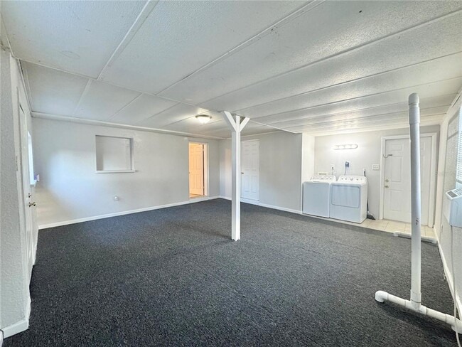 Building Photo - 674 Avenue L SE