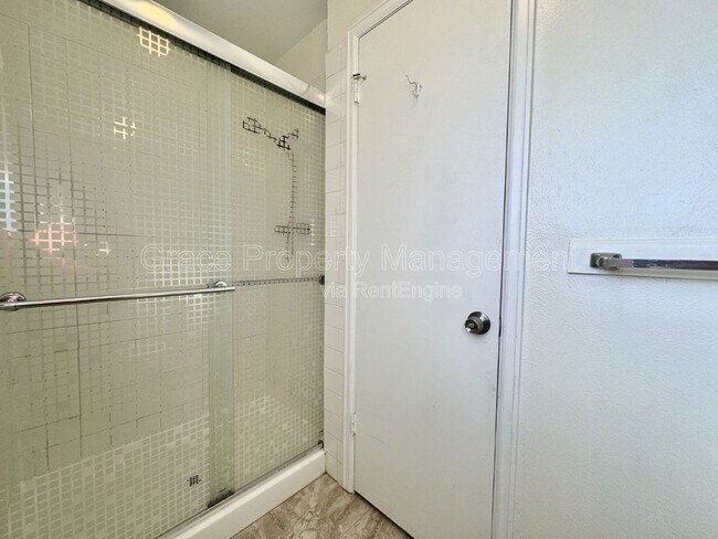 Building Photo - 5728 S Kenton St