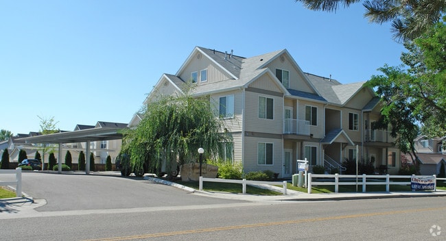 Primary Photo - Mallard Court
