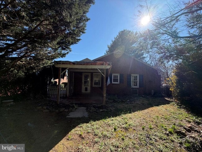 Building Photo - 540 Bellview Ave