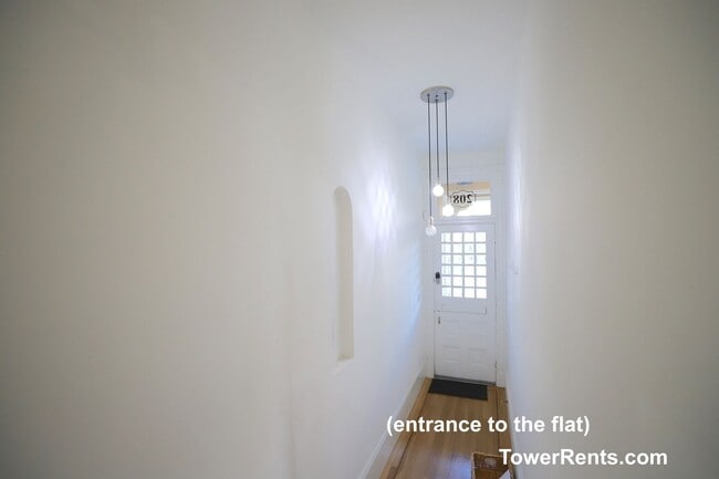 Building Photo - 208-210 Fair Oaks St