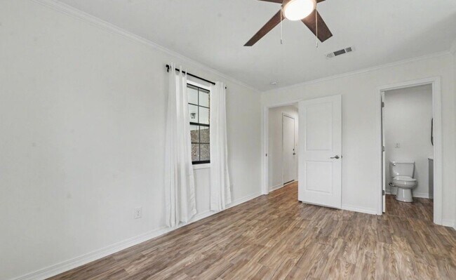 Building Photo - 11929 Patrick Henry St
