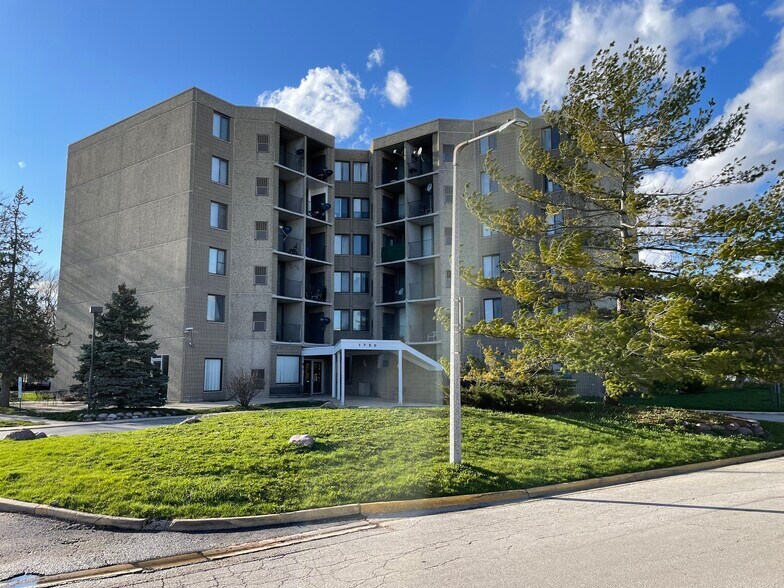 Building Photo - 1750 N Marywood Ave
