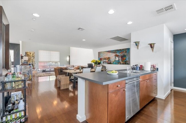 Building Photo - 2014 Pin Oak Ave