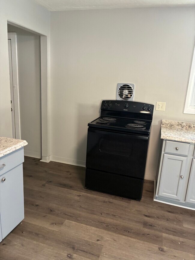 Building Photo - 1127 Mill St