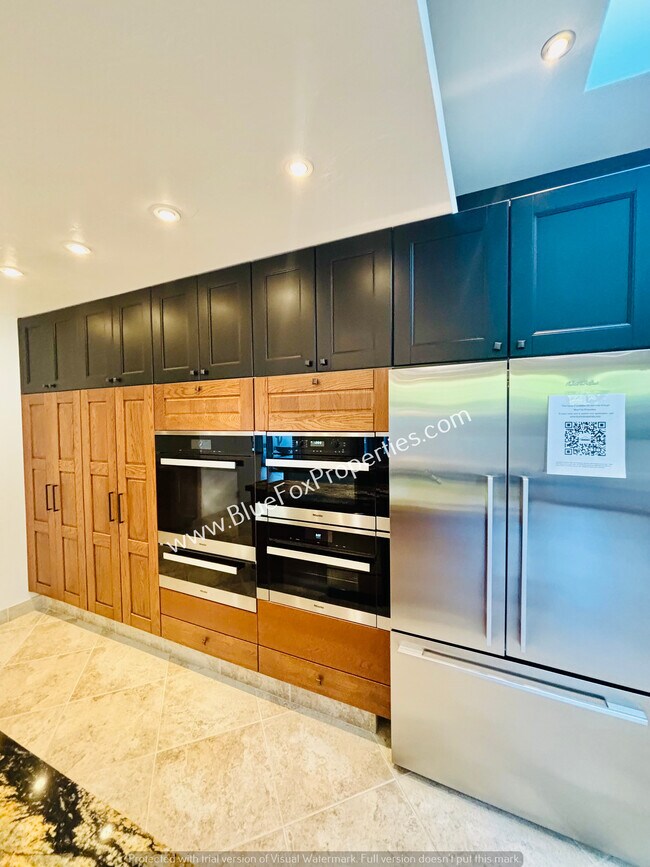 Building Photo - 8135 N Casas Way