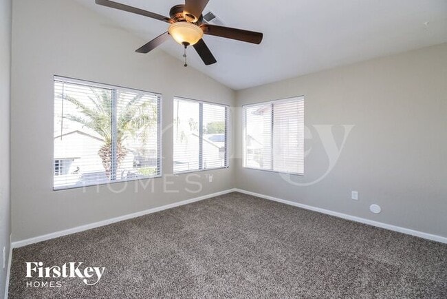 Building Photo - 848 E Morelos St