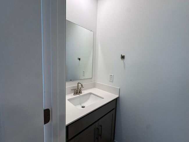 Building Photo - Stunning New 3Beds/2.5Bath Townhome in Pho...