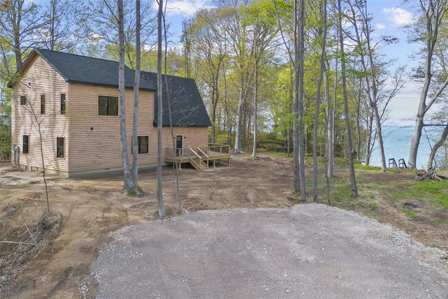 Building Photo - 8498 E Lake Rd