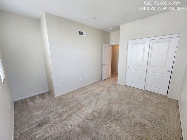 Building Photo - Upland 3 Bedroom Condo