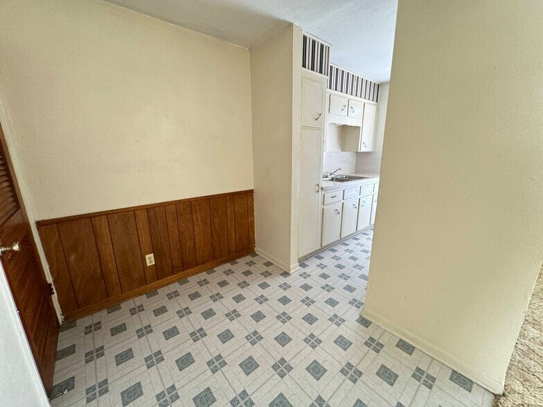 Building Photo - 224 Hold St