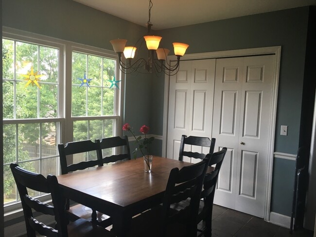 Building Photo - 3 bedroom/2 bath in Falcon Creek Subdivision