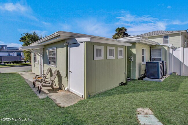 Building Photo - 1531 2nd St N