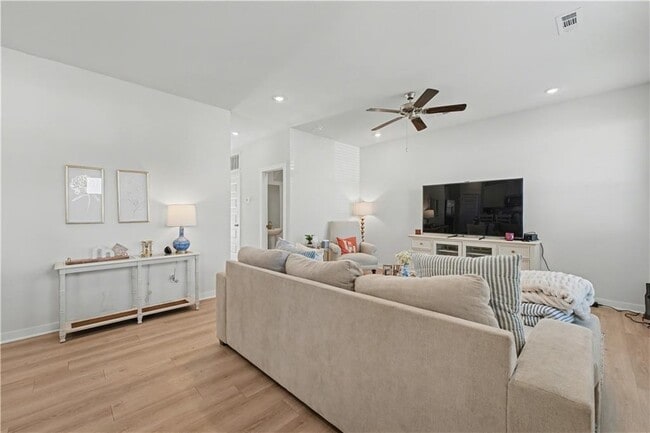 Building Photo - 4885 W Triangle St