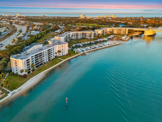 Building Photo - 1648 Jupiter Cove Dr