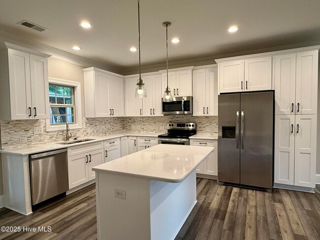 Building Photo - 204 Backspin Ln