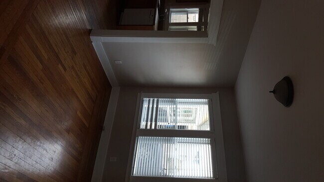 Building Photo - 12 Chestnut St