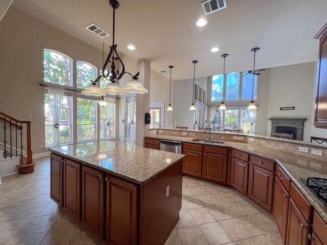 Building Photo - The Ridge at Alta Vista