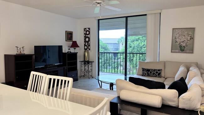 Building Photo - 5130 Las Verdes Cir