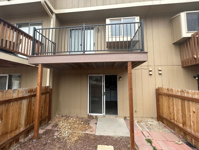 Building Photo - 2 Bed 2 Bath Condominium
