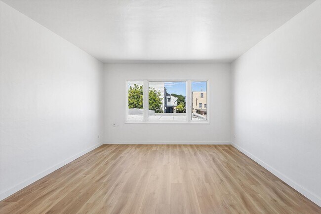 Building Photo - 2432 Webb Ave