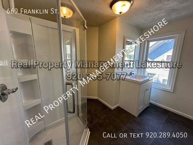 Building Photo - 669 Franklin St