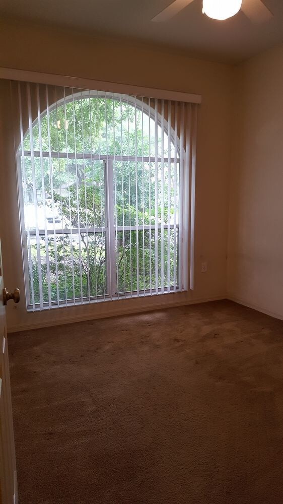 Building Photo - Capri Home