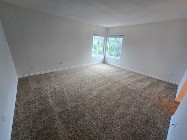 Building Photo - Rancho Penasquitos 2-story. 4 br., 3 ba.