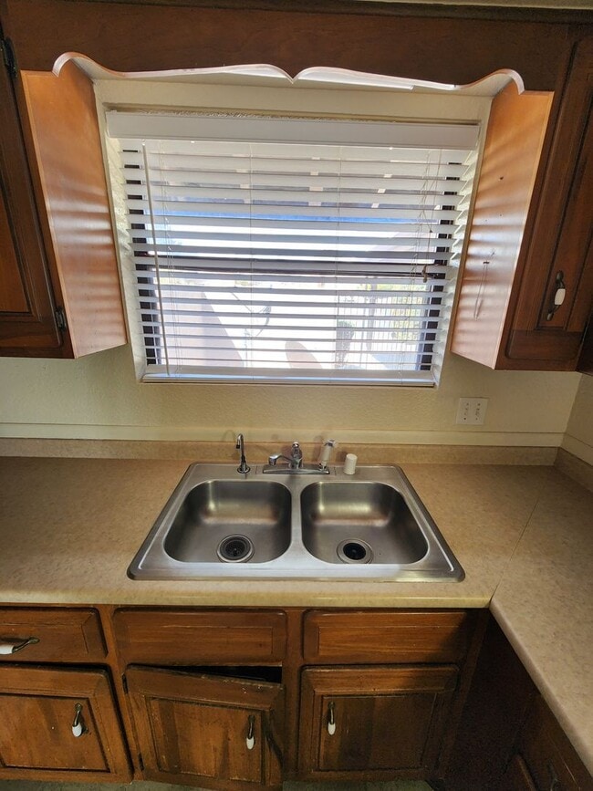 Building Photo - 3224 Hillrise Dr