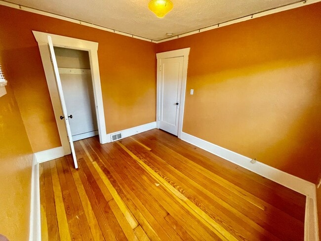 Building Photo - Beautiful 3bd/1bath South Tabor Bungalow w...