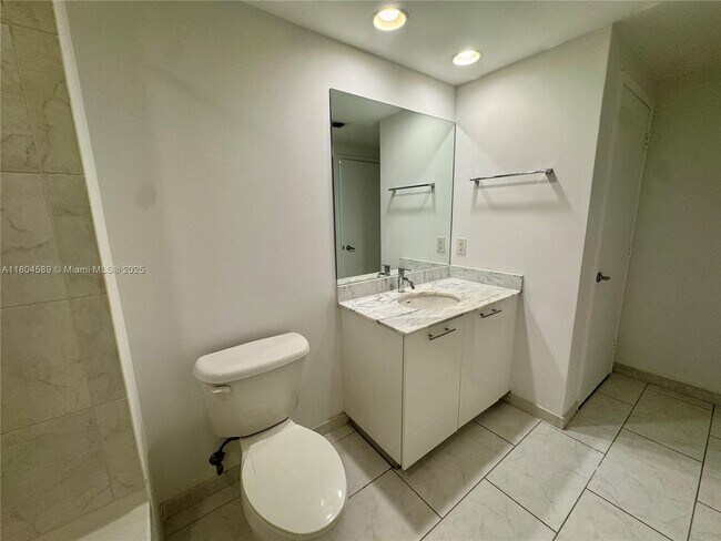 Building Photo - 951 Brickell Ave