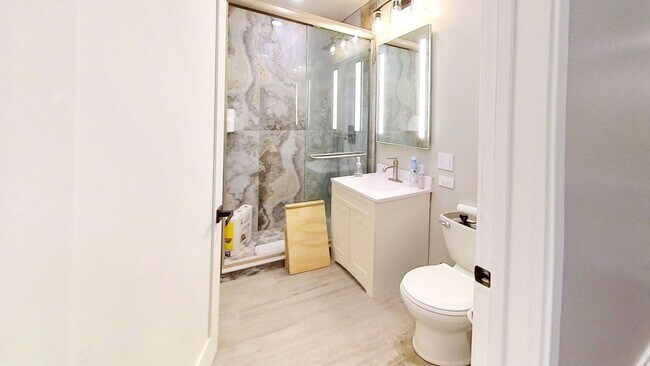 Building Photo - Just Rehabbed Top Floor River North One Be...