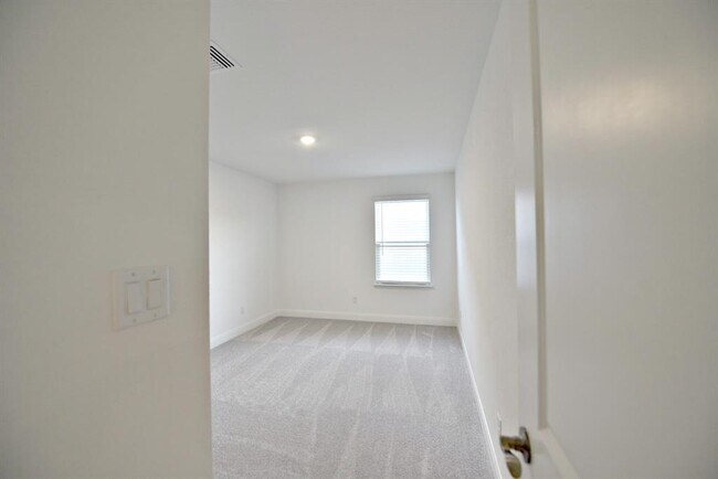 Building Photo - 517 Scooter St